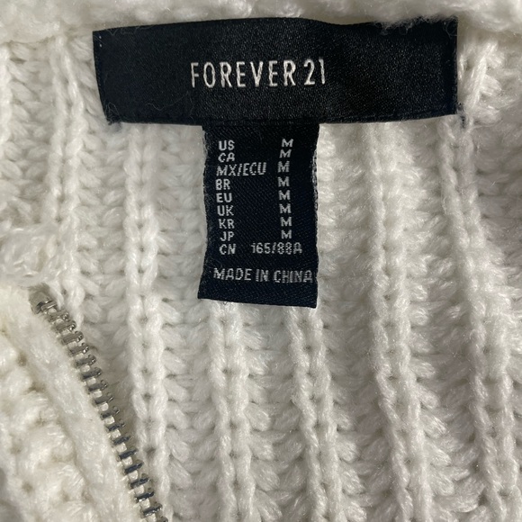 Forever 21 cropped zippered jacket with hood, scalloped crop white size medium - Picture 2 of 3